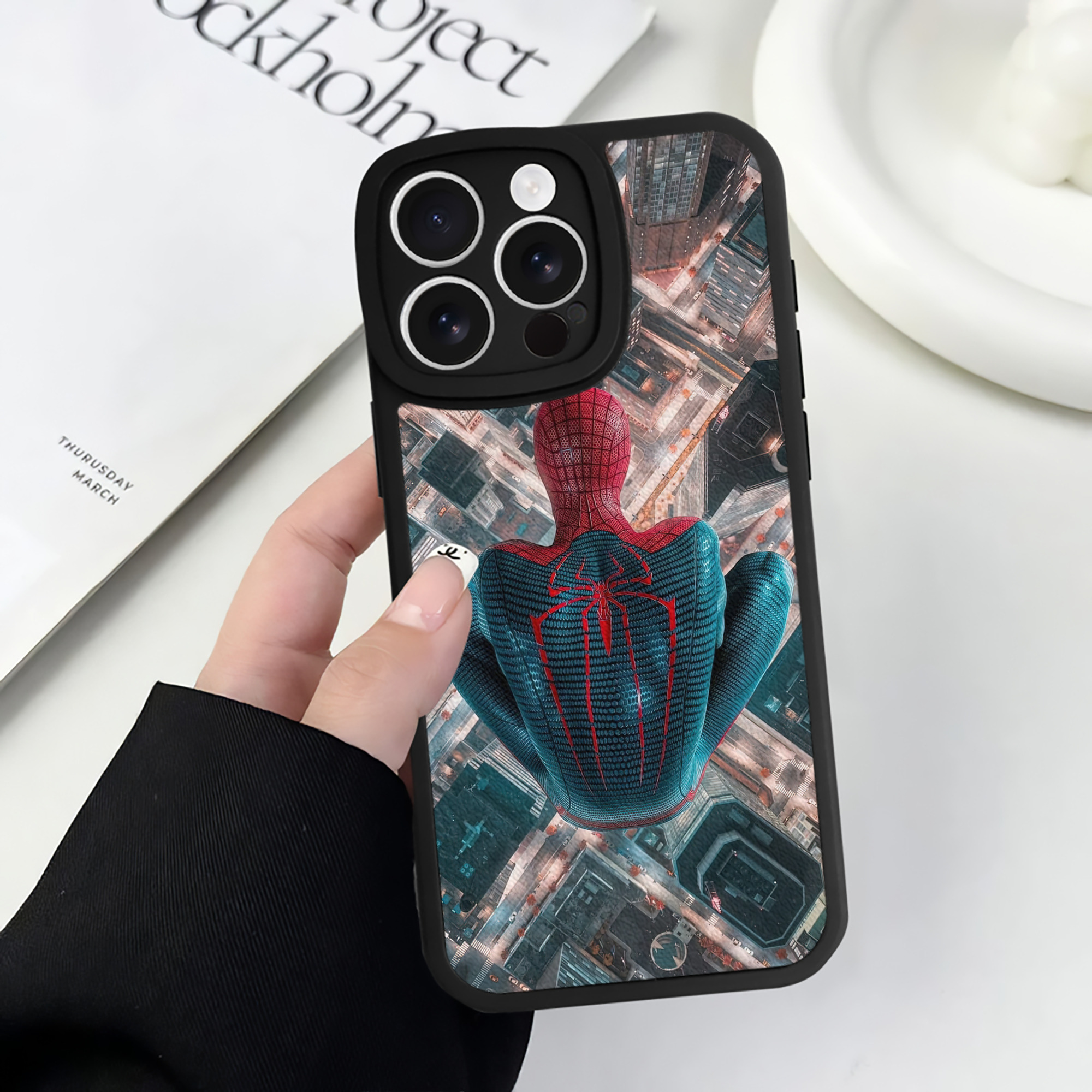 Spider Man スパイダーマン 【iPhone 16シリーズ対応】シリコンスマホケース（レザー調） 材質：シリコン